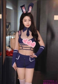 白皙波霸水床剧情演绎SM服务-玫瑰